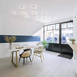Urban Walls Bed & Breakfast